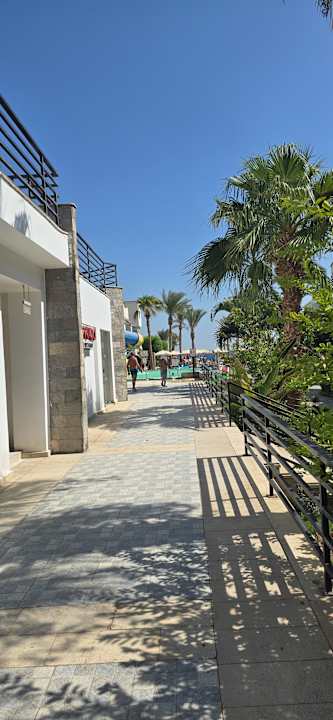 Außenansicht La Rosa Waves Beach - Couple & Families Only