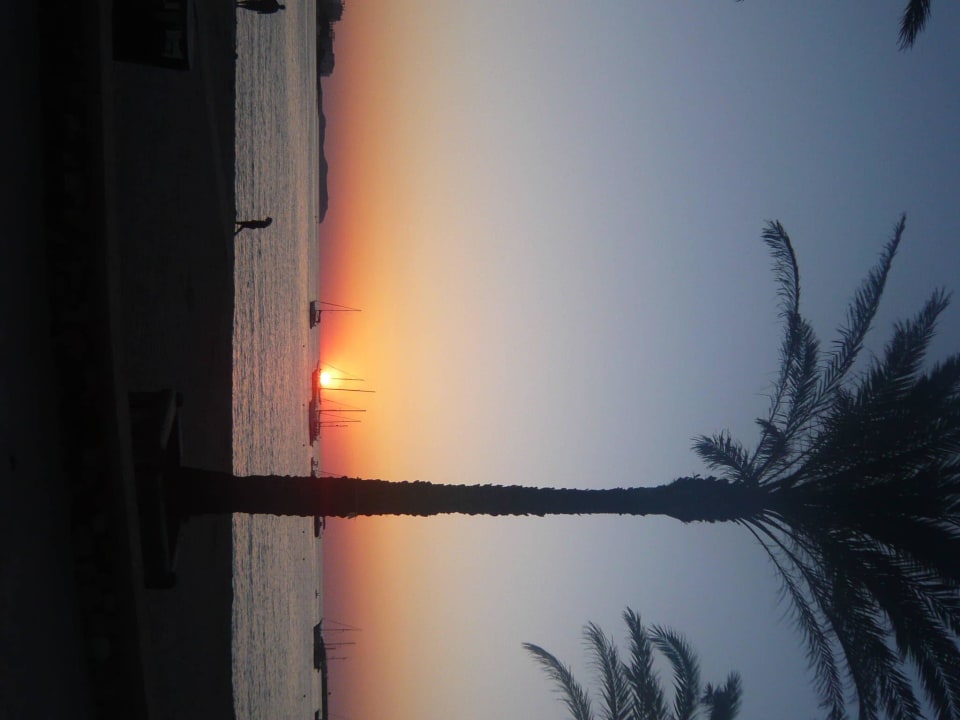 Sonnenuntergang am Strand Hotel Osiris