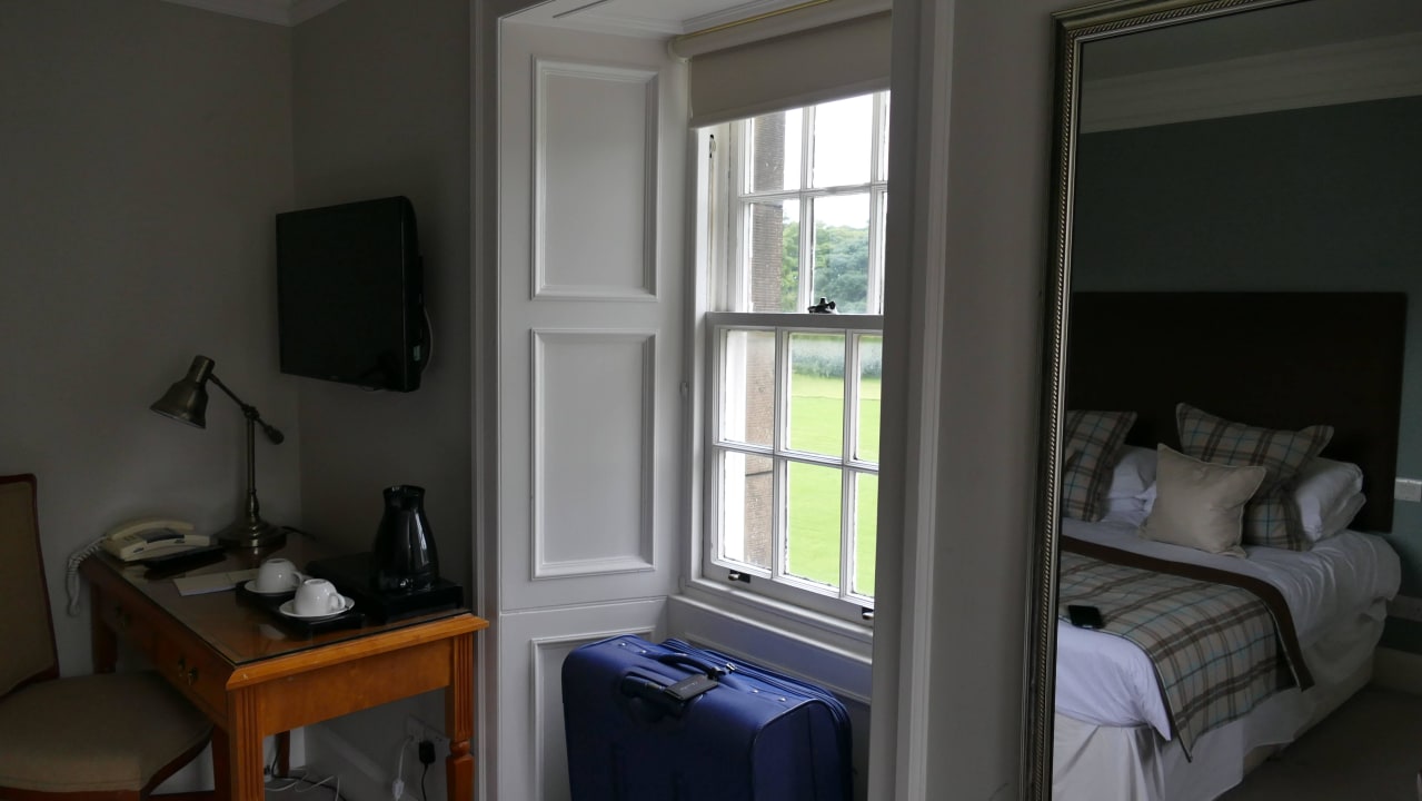 Zimmer Carberry Tower Hotel