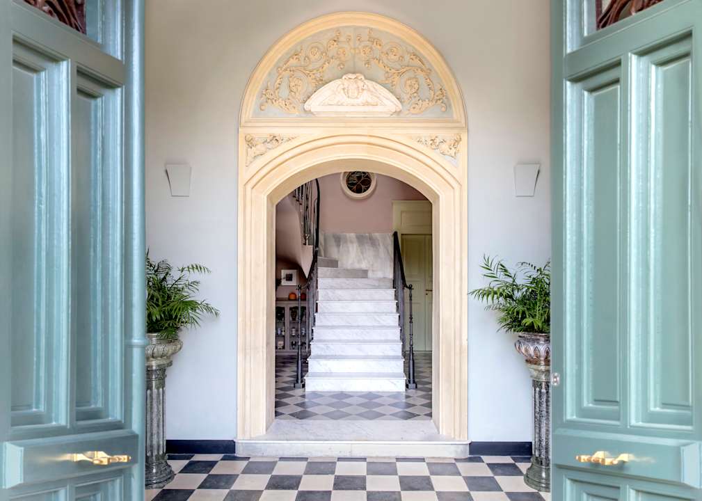 Lobby Castle Elvira - The Castle & The Cottage