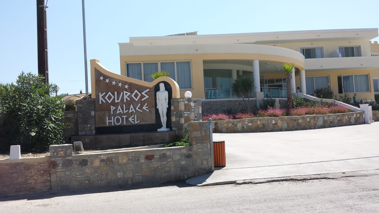 Einfahrt Hotel Kouros Palace