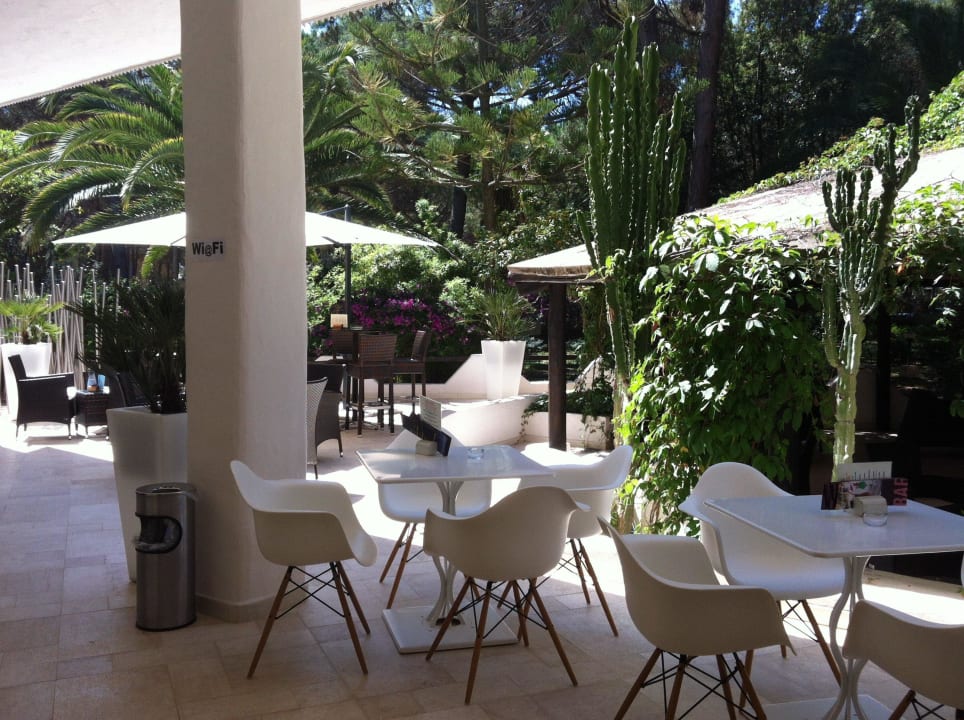 Blick in den schönen Park  Tirreno Resort