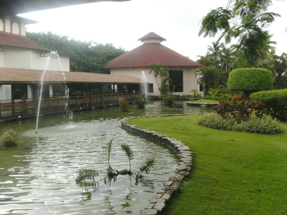 Einer der unzähligen Hotelteiche Grand Palladium Select Bávaro Resort & Spa