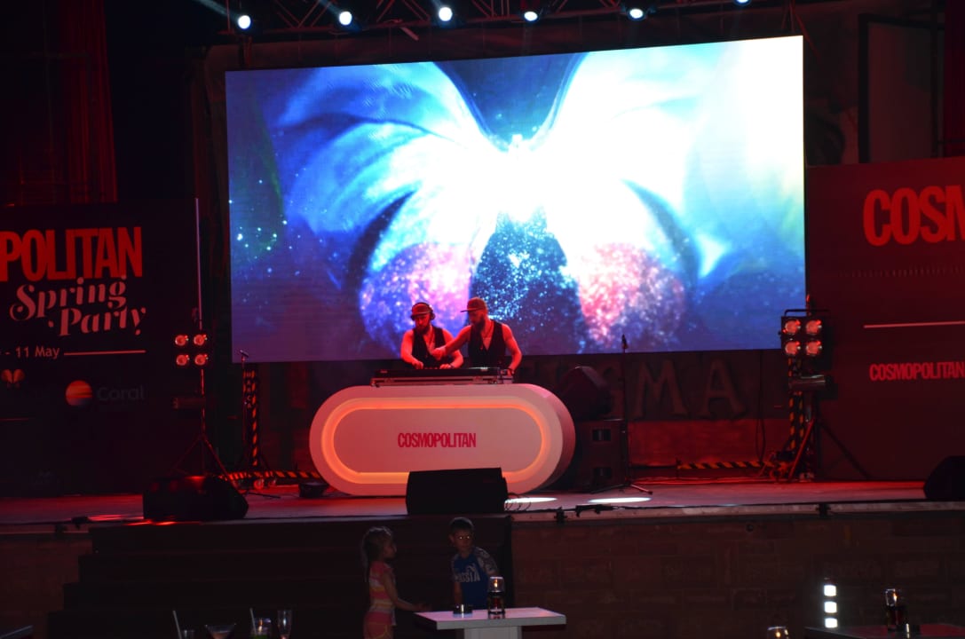 Cosmopolitan Party mit DJ S-Brother-S Papillon Zeugma Relaxury