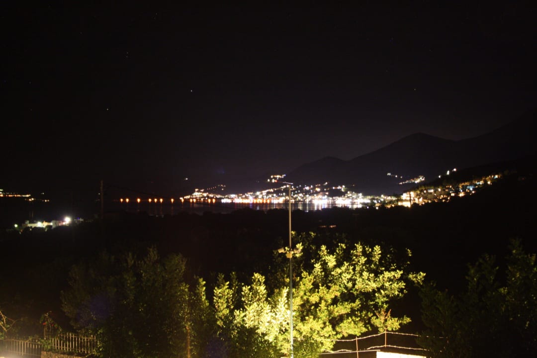 Nachtaussicht vom Balkon auf Elounda Domes of Elounda, Autograph Collection