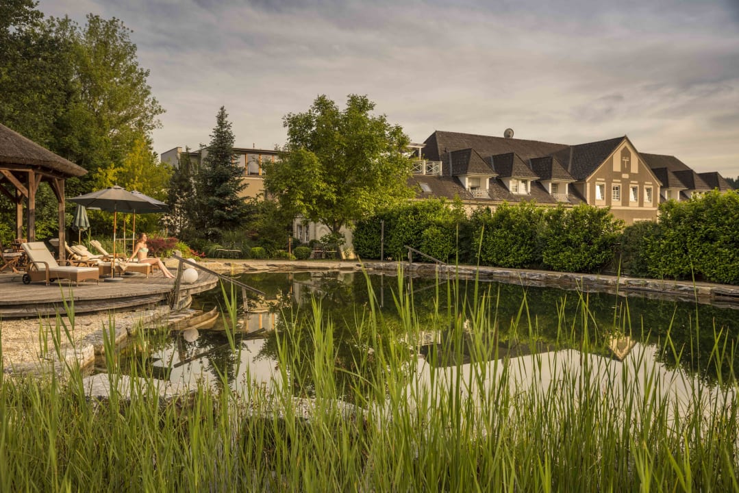 Außenansicht Garten-Hotel Ochensberger