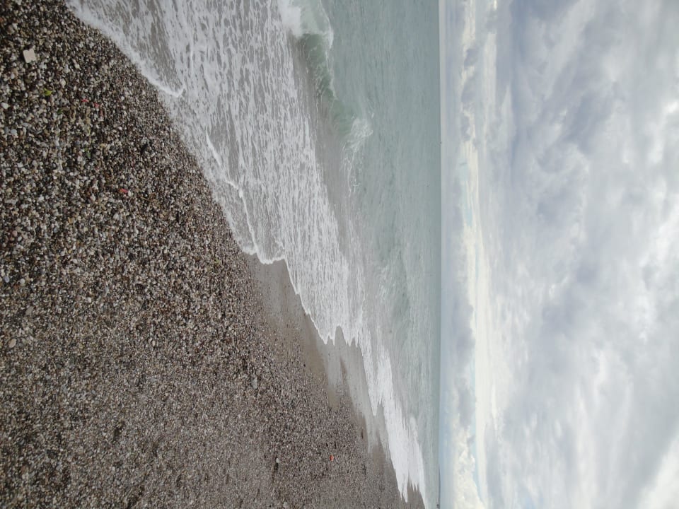 Hoteleigener Kies- und Sandstrand Seaden Sea World Resort & Spa