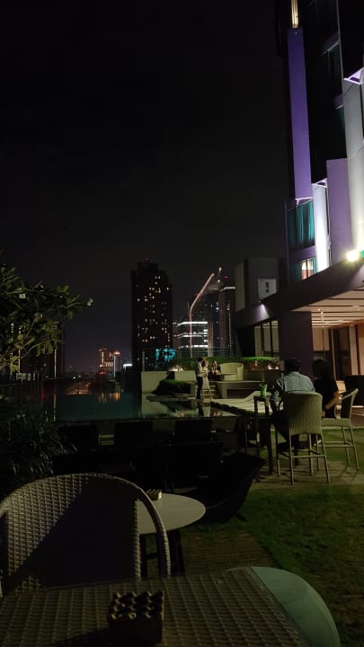 Pool Mercure Bangkok Makkasan