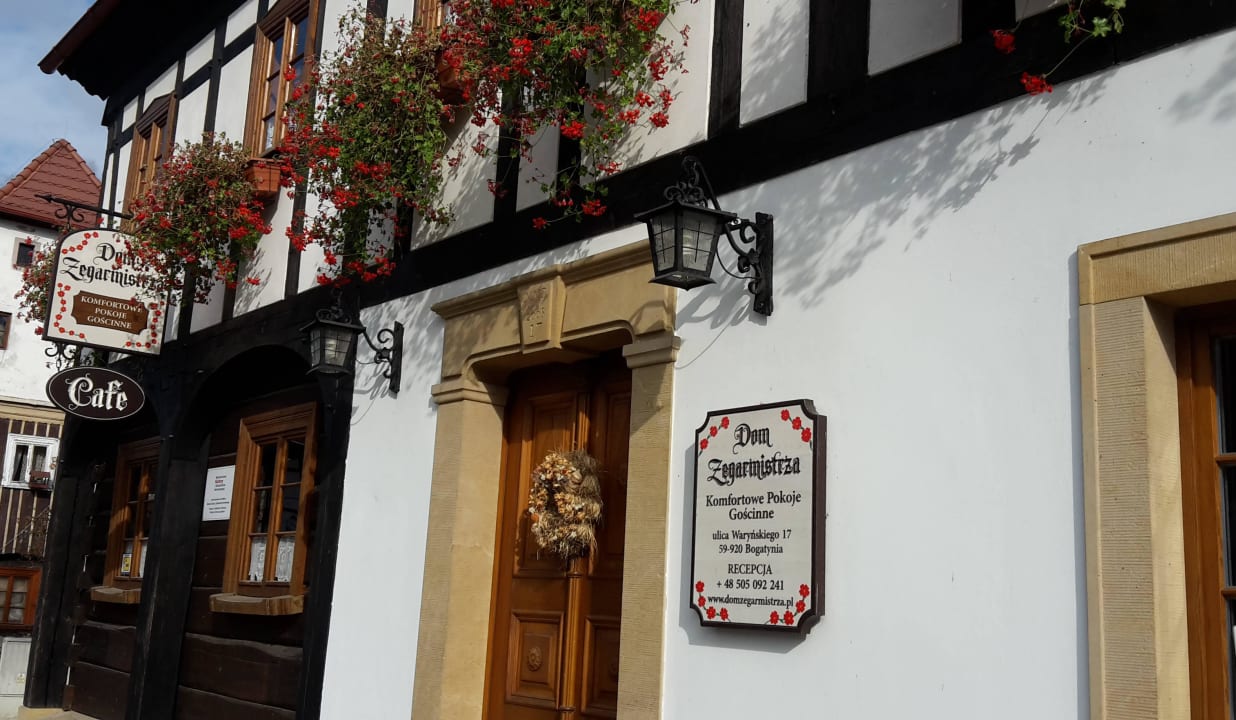 Liebevoll restaurierte Fachwerkfassade Zegarmistrza Guesthouse