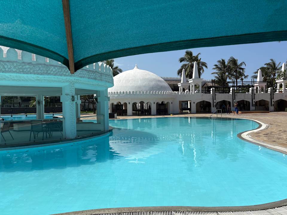 Pool Hotel Southern Palms Beach Resort