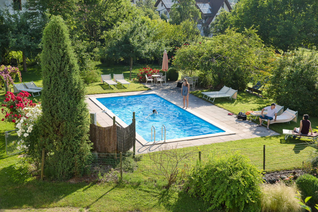 Pool Landhaus & Landsuiten Hoher
