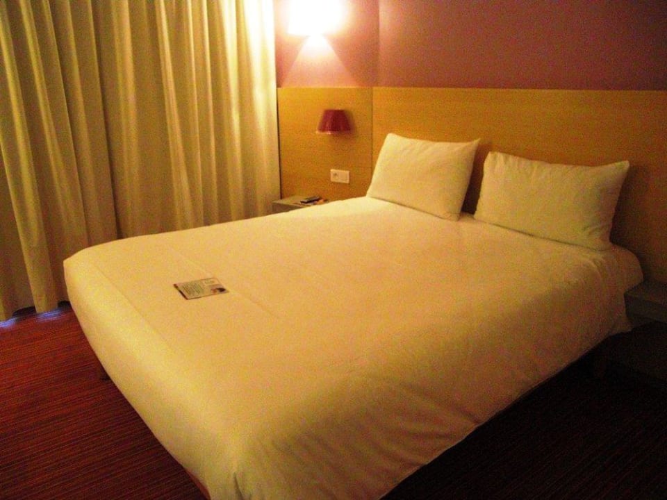Traumhaft bequemes Doppelbett Hotel Ibis Styles Le Puy en Velay