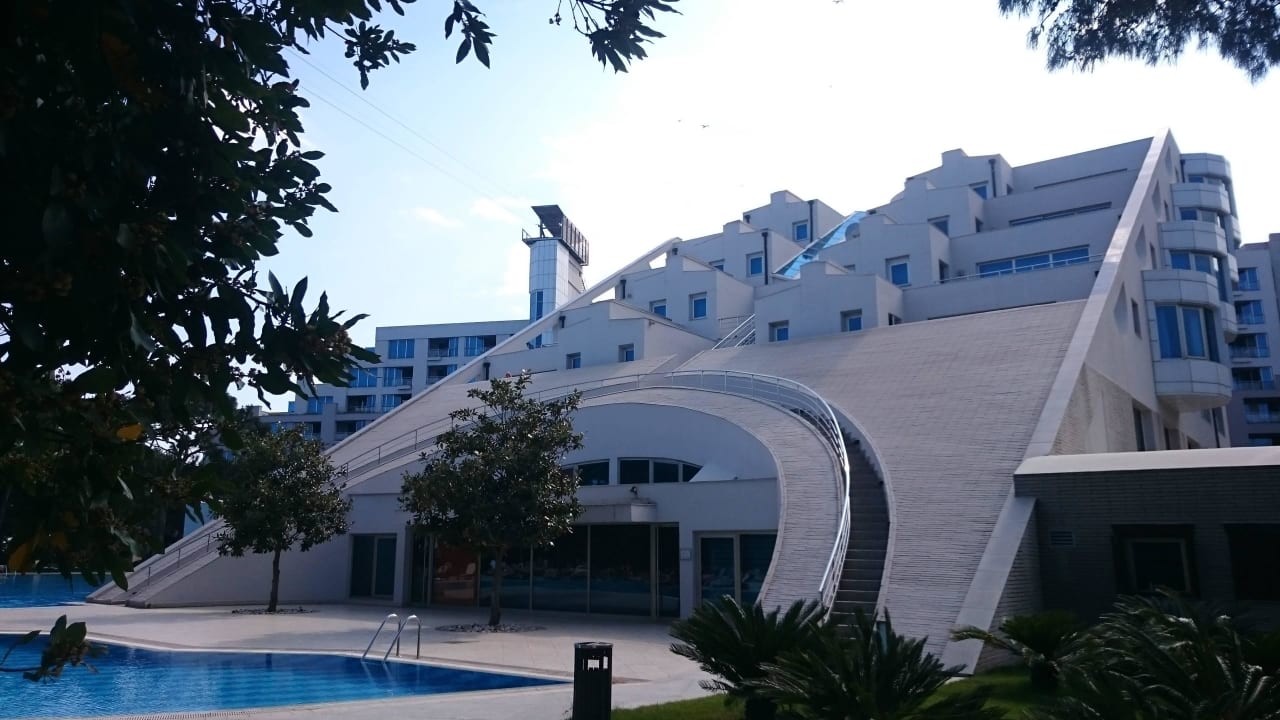 Zipline auf dem Dach Rixos Sungate