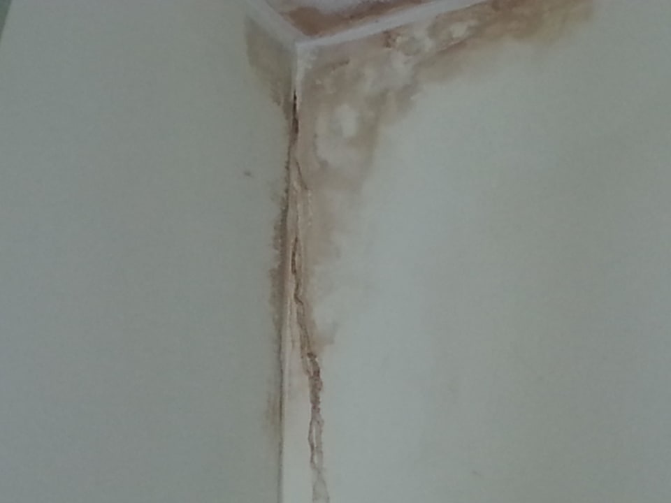 Obere Ecke im Zimmer - Schimmel? Hotel Atol