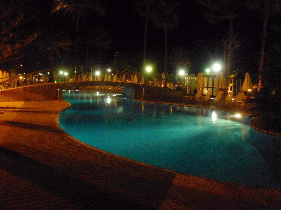 Pool bei Nacht CM Playa del Moro