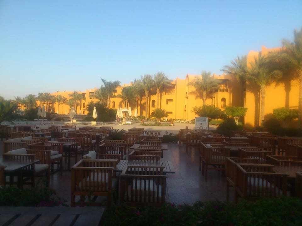 Столики на улице Stella Beach Resort & Spa Makadi Bay