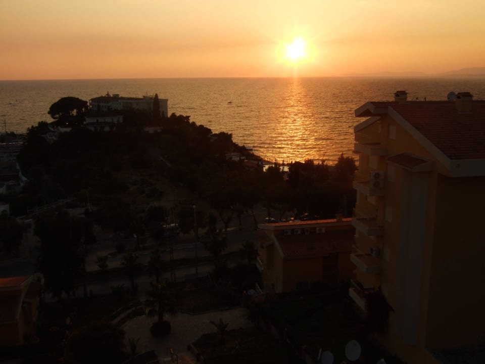 Sonnenuntergang vom Balkon  Elite World Kuşadası