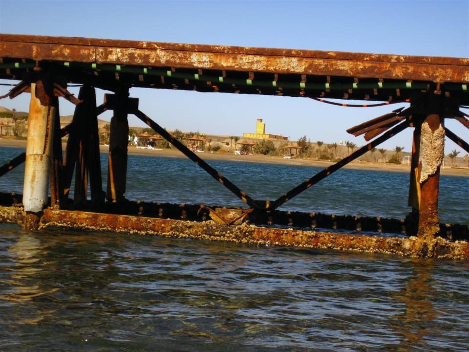 Steg-wird aber nicht vom Hotel bewirtschaftet Three Corners Equinox Beach Resort