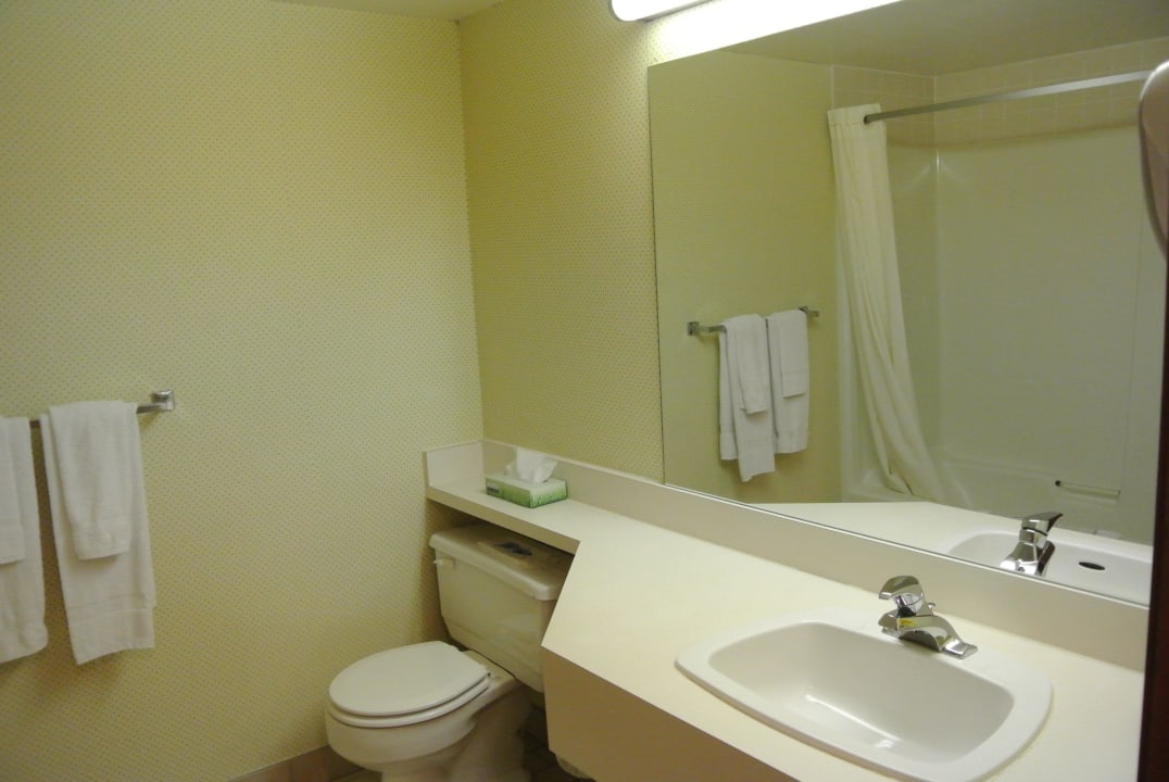 Bad Super 8 Motel Sudbury