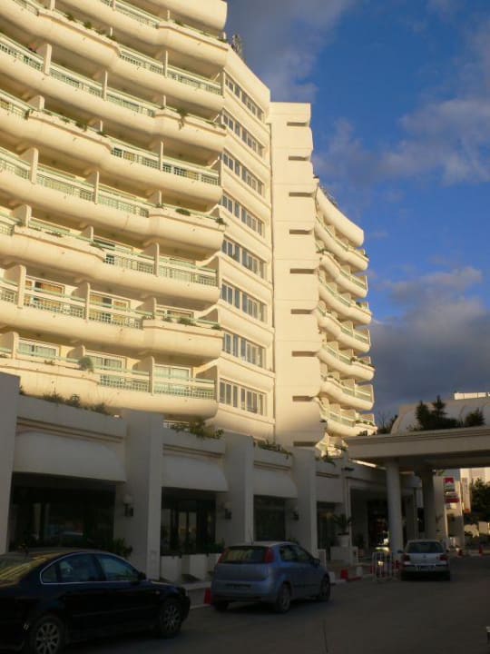 Widok od strony ulicy Riadh Palms Resort & Spa