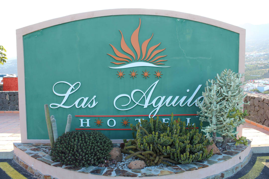 Vor dem Hotel Hotel Las Aguilas, Affiliated by Meliá