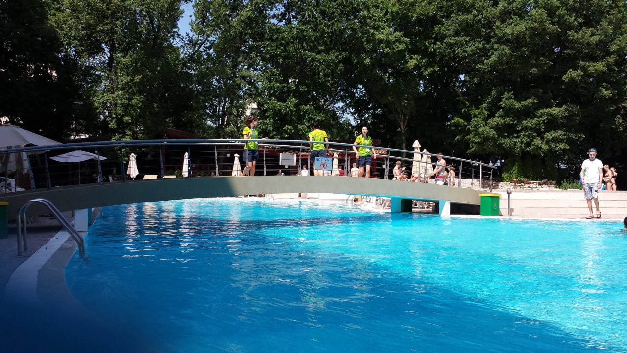 Der Pool mit Animation auf der Brücke HVD Viva Club Hotel