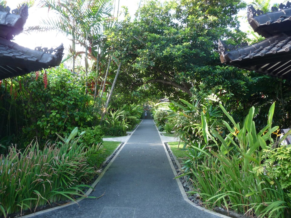 Gepflegte Gartenanlage Candi Beach Resort and Spa