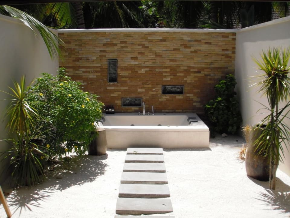 Offenes Bad im Beach Bungi Lily Beach Resort & Spa
