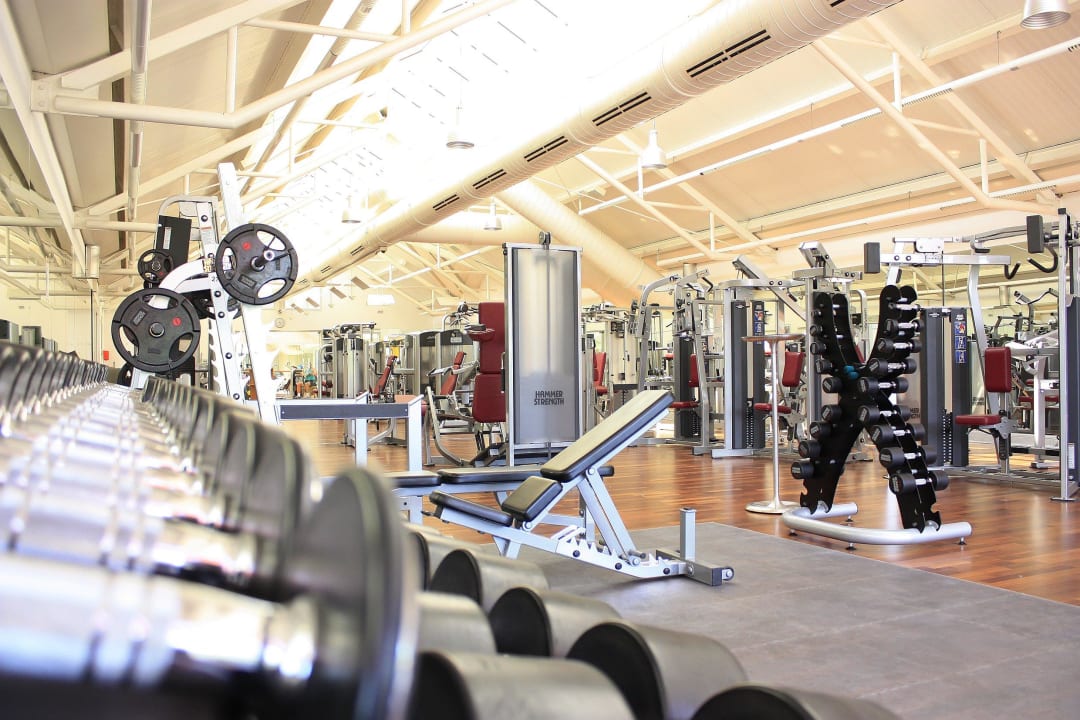 Fitnessbereich auf 3500qm mit über 100 Geräten SportScheck Hotel