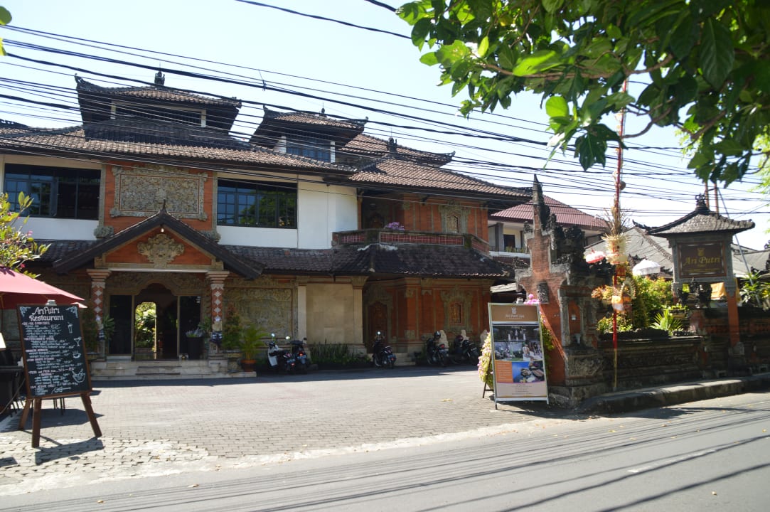 Außenansicht Hotel Ari Putri
