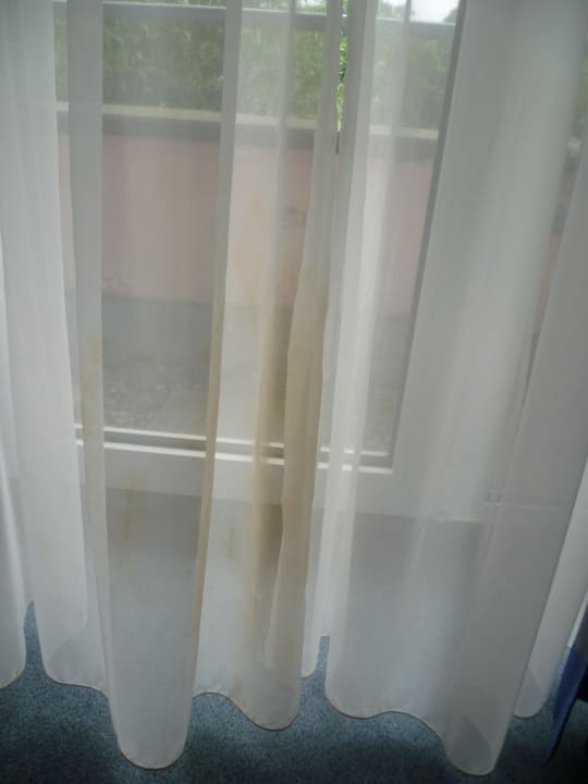 Verdreckter  Vorhang Center Parcs Park Nordseeküste