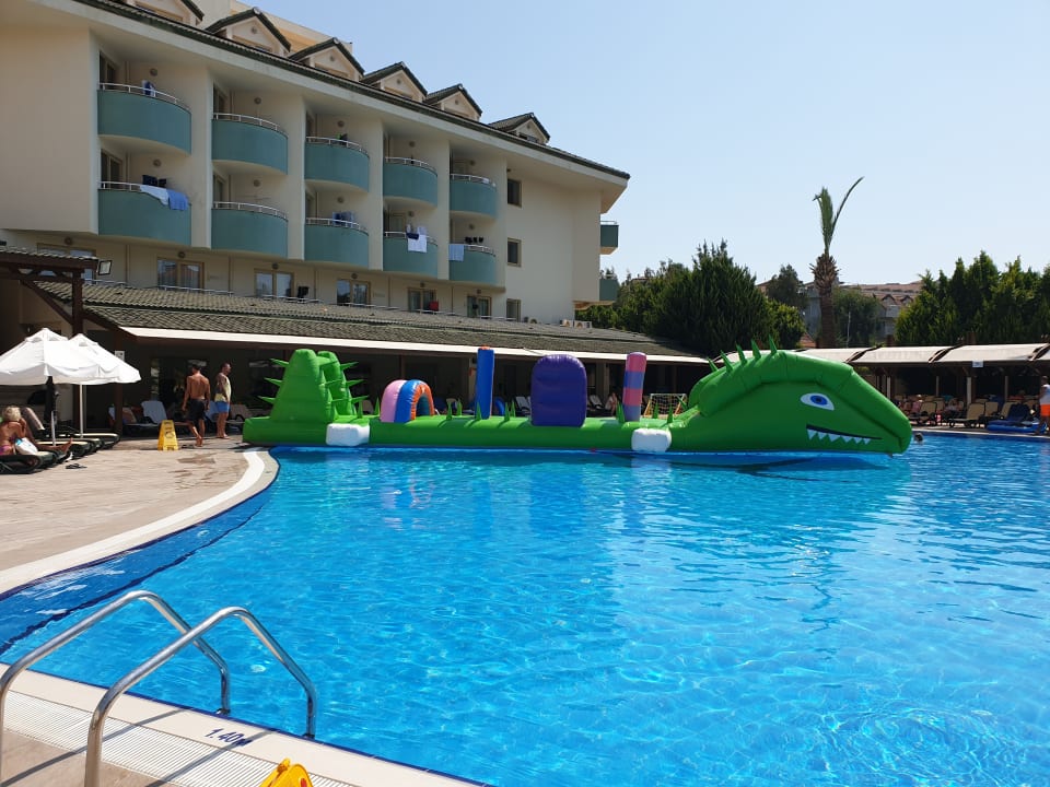 Pool Side Breeze Hotel
