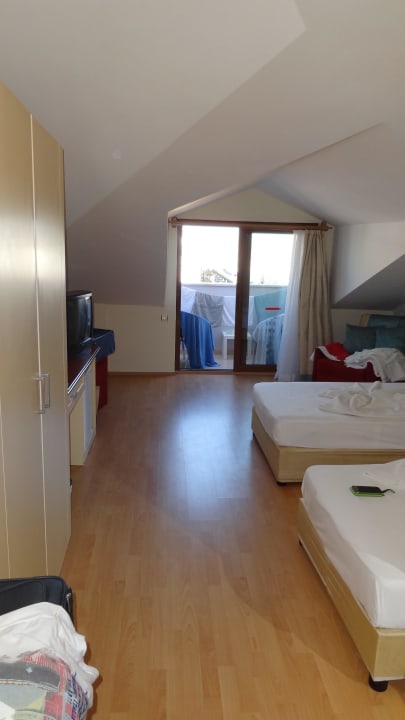 Kleine und abgewohnte Zimmer Hane Family Resort