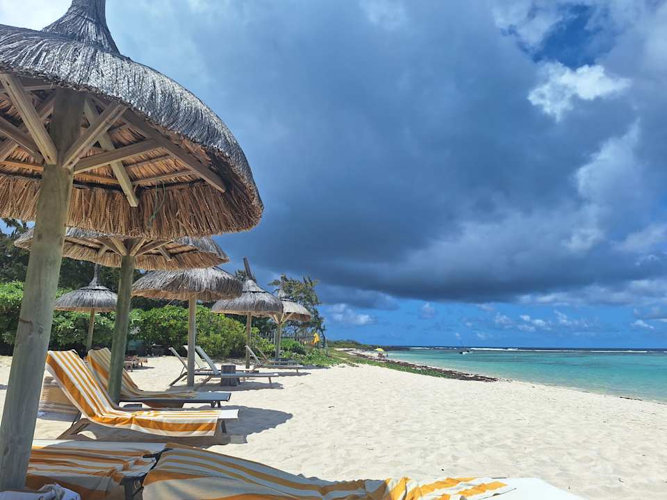 Strand Friday Attitude