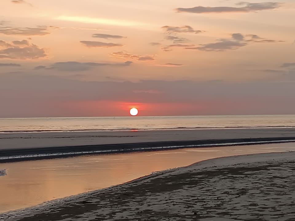 Strand Apsara Beachfront Resort & Villa - Resort