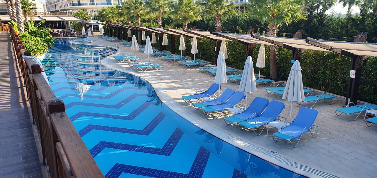 Pool Saturn Palace Resort Hotel