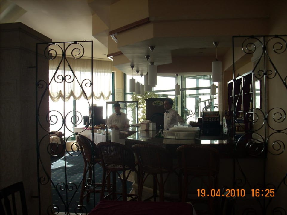 Die Gorbi-Bar Aska Hotel Just in Beach