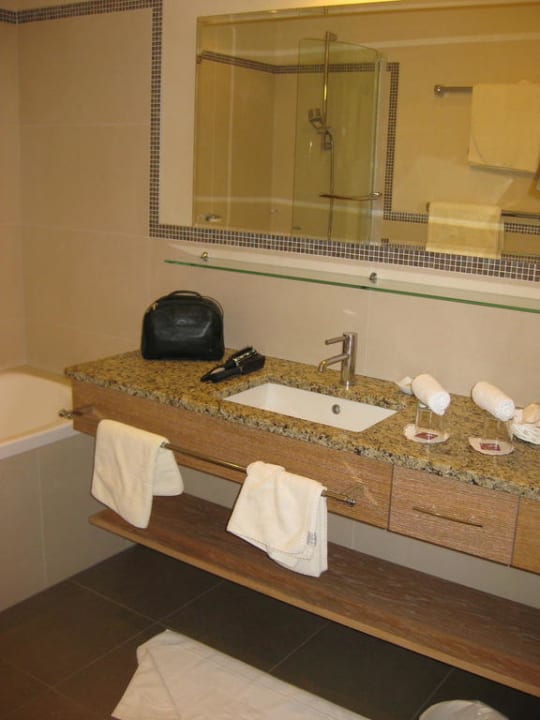 Bad im Zimmer Tirol Hotel Alpin Spa Tuxerhof