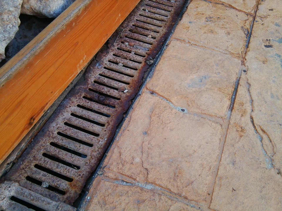 Ablaufrinne am Spielplatz Gavimar Ariel Chico Club & Resort