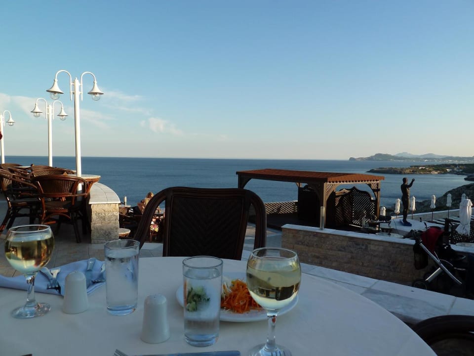 Vom Außenbereich des Restaurants Hotel Kalithea Horizon Royal