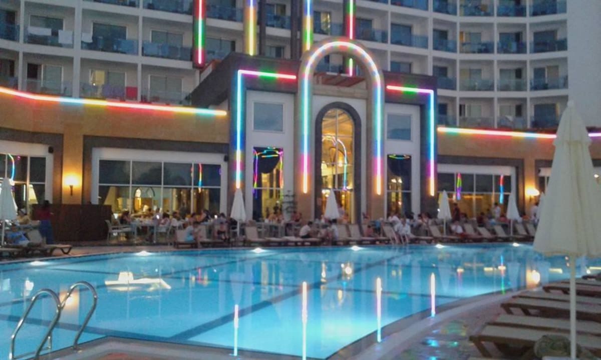 Sport, Pool & Unterhaltung The Lumos Deluxe Resort Hotel