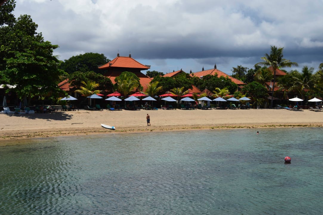 Strand vor dem Hotel Villa Shanti Beach