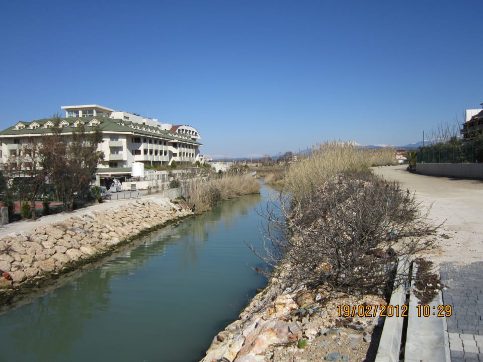 Fluss neben dem Hotel Aydinbey Kings Palace & Spa