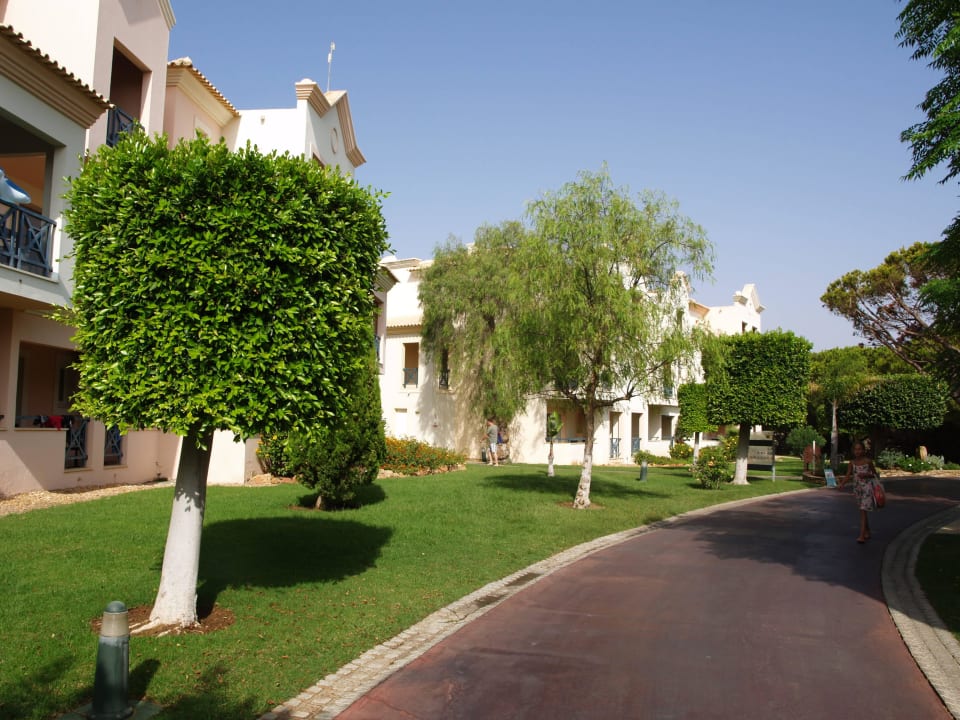 Gartenanlage mit Wohngebäuden AP Adriana Beach Resort