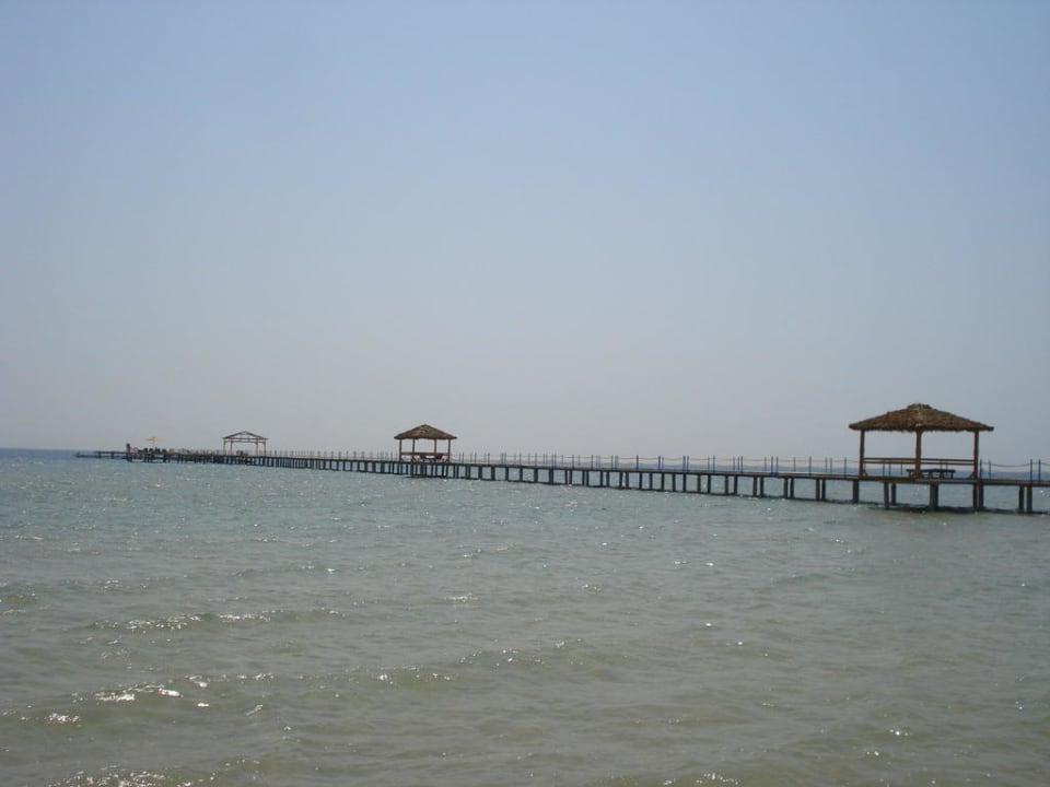 Molo podzczas przypływu Amwaj Beach Club Abu Soma Resort
