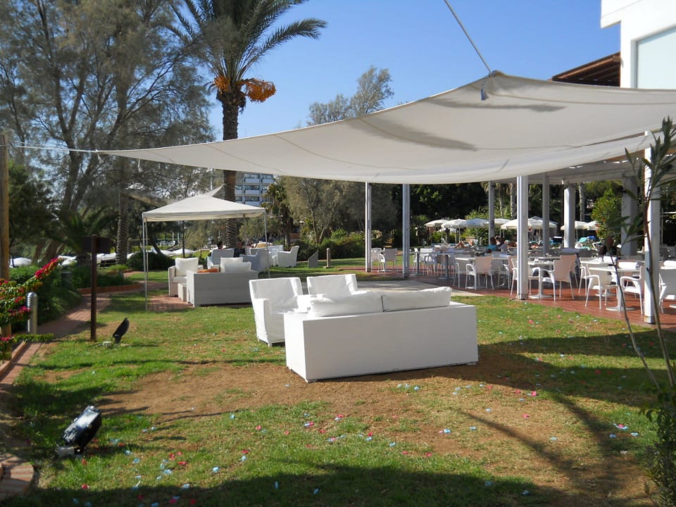 Blick in Richtung Pool Hotel Grecian Sands