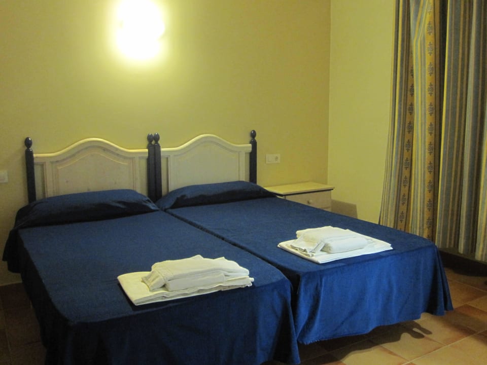 Betten selbst beziehen, Bettwäsche vorhanden Guesthouse Santuari de Lluc