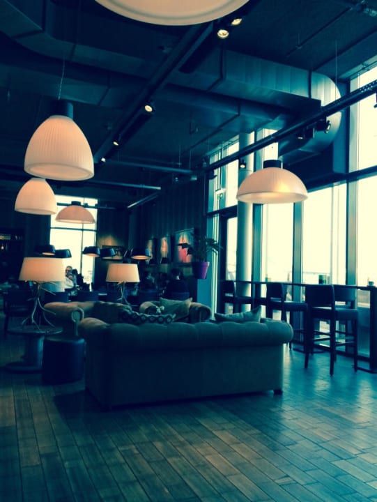 Frühstück oder Abendessen mit Atmosphäre  DoubleTree by Hilton Amsterdam - NDSM Wharf