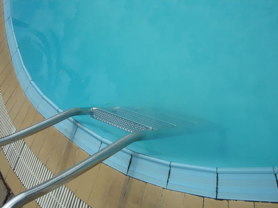 Trübes "Wasser" im Pool King's Residence Hotel