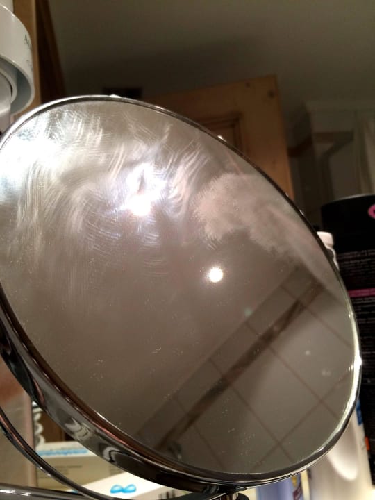 Badezimmer Spiegel bei Ankunft Hotel Tirolerhof